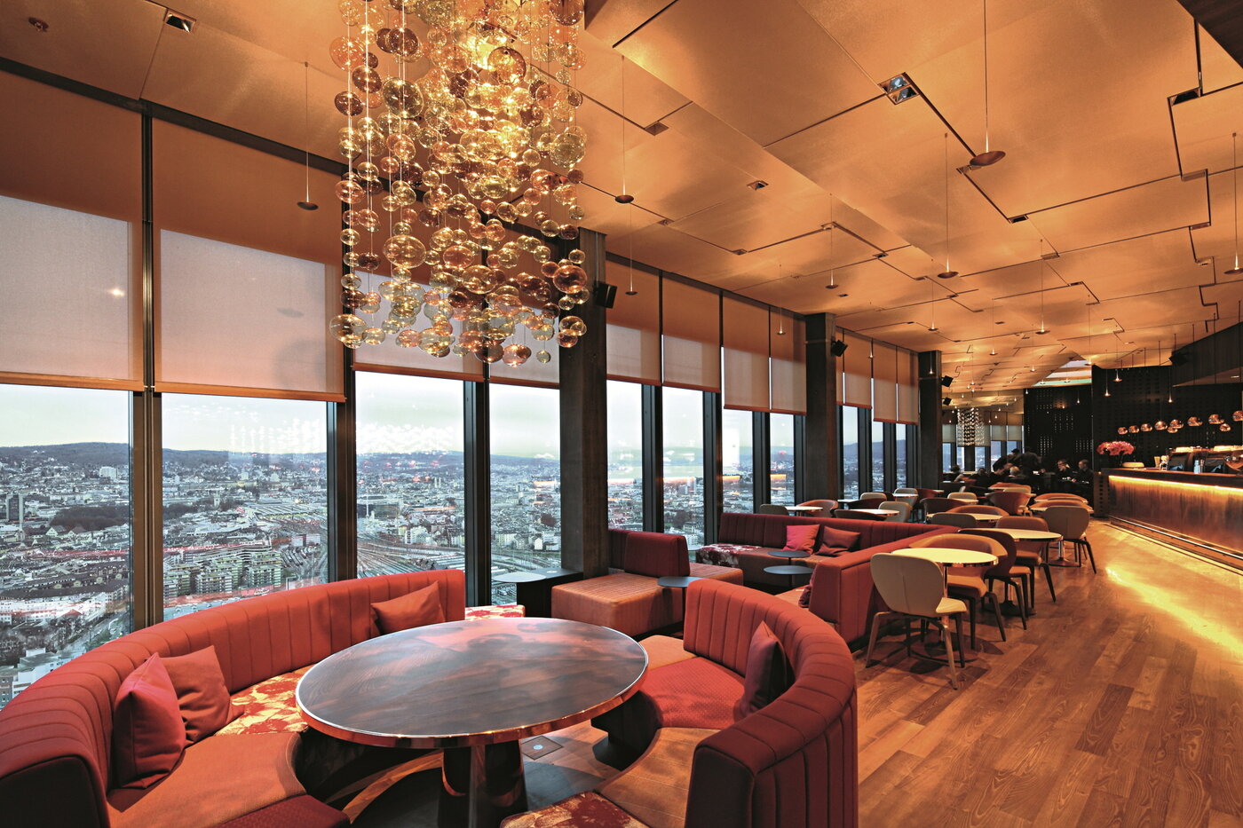 본문 이미지 - 105.5m 높이에 자리한 클라우즈 레스토랑ⓒ News1