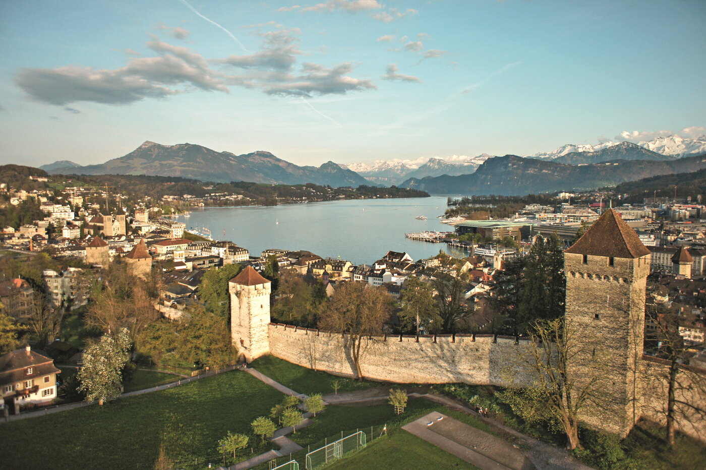 본문 이미지 - 루체른에서 빠질 수 없는 명소인 무제크 성벽길