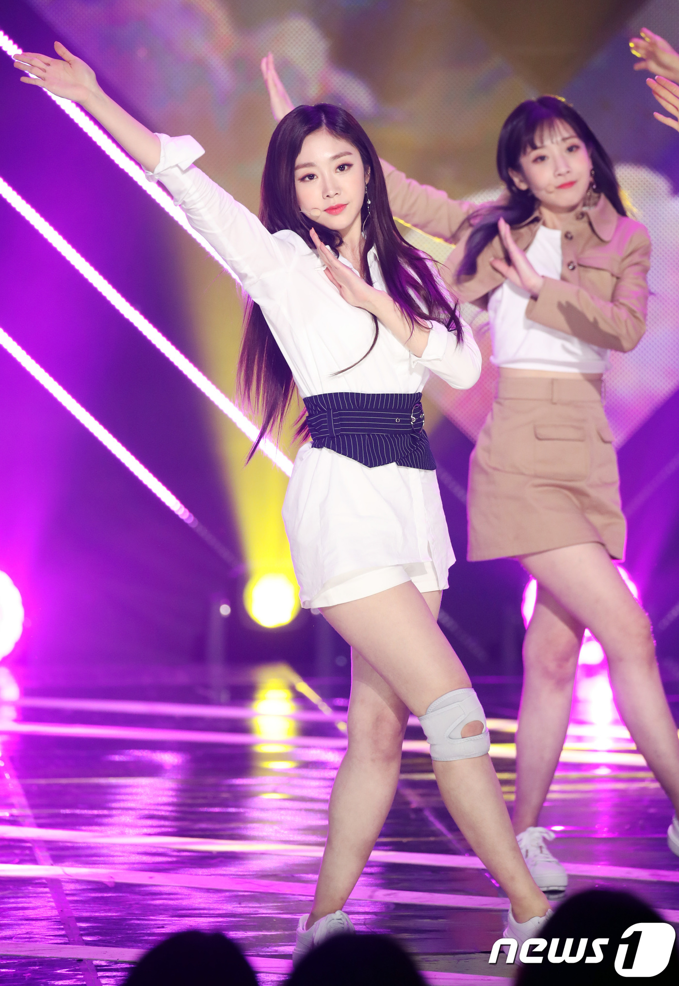 (서울=뉴스1) 권현진 기자 = 러블리즈 서지수가 8일 오후 서울 마포구 상암동 프리즘타워에서 열린 SBS MTV '더쇼'에 출연해 화려한 공연을 선보이고 있다. 2018.5.8. …