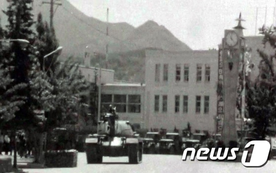1980년 5‧18 민주화운동 당시 전남도청을 장악한 계엄군의 모습../뉴스1 © News1 DB
