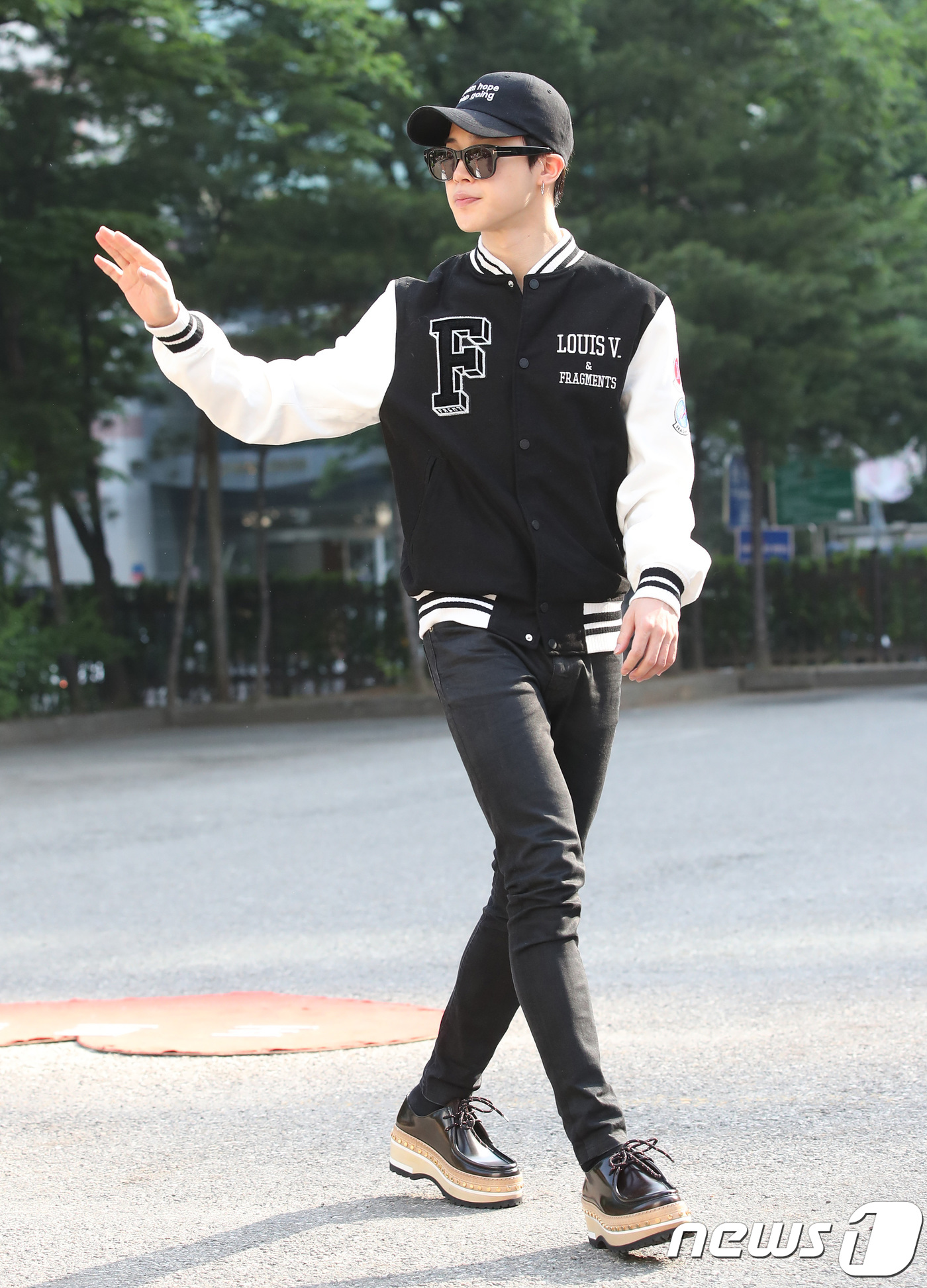 (서울=뉴스1) 권현진 기자 = 방탄소년단(BTS) 지민이 1일 오전 서울 여의도 KBS 신관 공개홀에서 열린 KBS2 '뮤직뱅크'(뮤뱅) 리허설에 참석하고 있다.방탄소년단은 정규 …