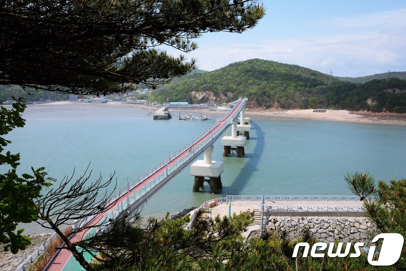 본문 이미지 - 대무의도와 소무의도를 잇는 인도교. 길이는 약 414m다.ⓒ News1 