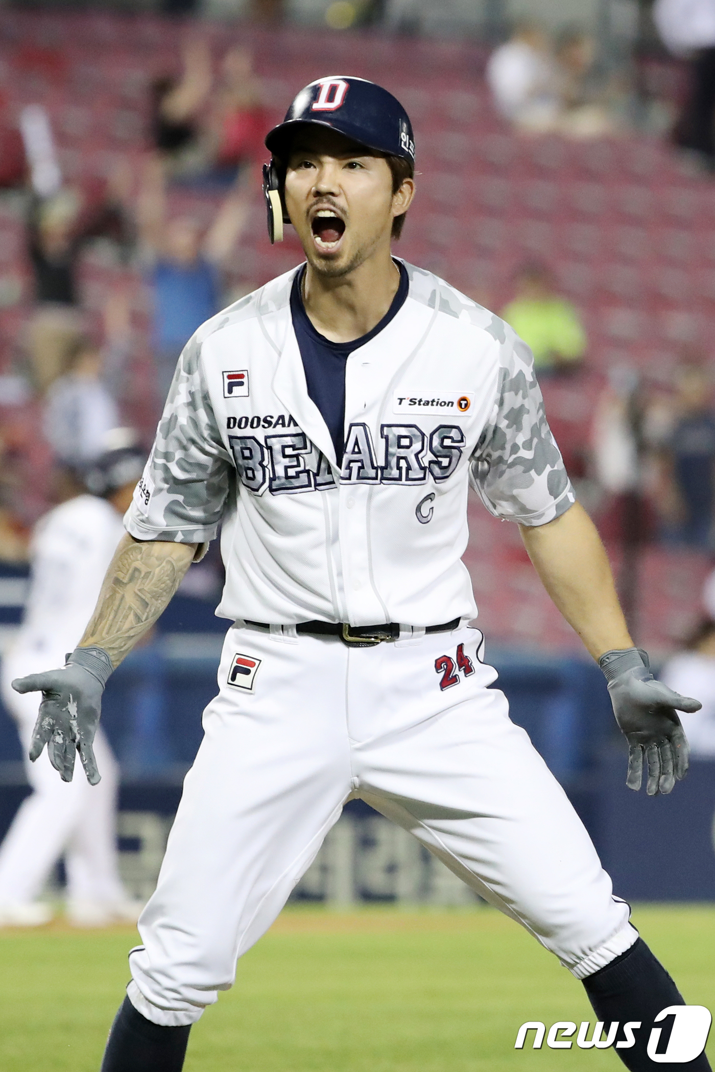 (서울=뉴스1) 민경석 기자 = 10일 서울 송파구 잠실야구장에서 열린 프로야구 2018 KBO 리그 NC 다이노스와 두산 베어스의 경기 9회말 2사 주자 2,3루 상환에서 두산 …