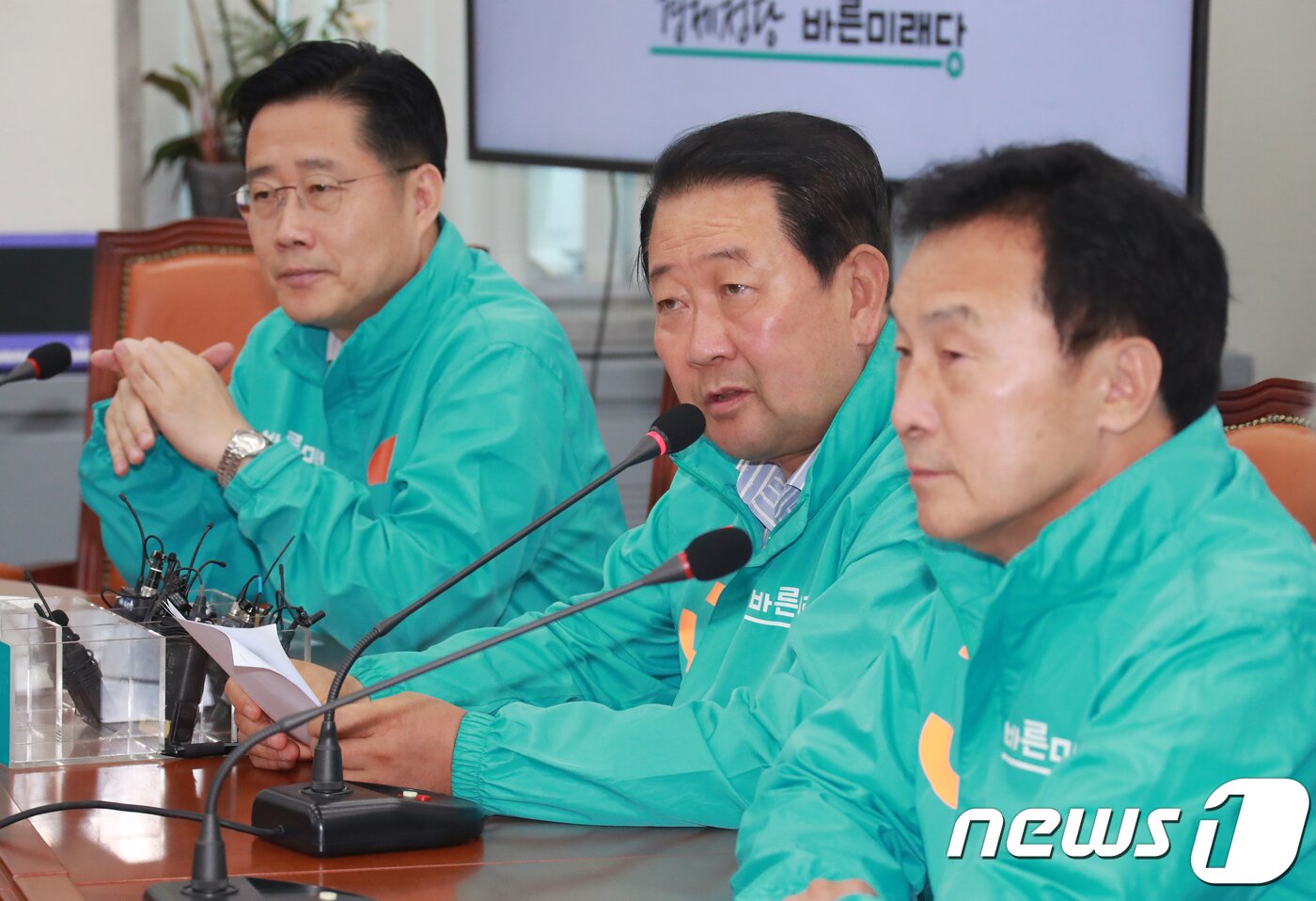 본문 이미지 - 박주선 바른미래당 공동선대위원장이11일 오전 서울 여의도 국회 본청에서 열린 중앙선거대책위원회 공동위원장 기자회견에서 발언을 하고 있다. 2018.6.11/뉴스1 ⓒ News1 이동원 기자