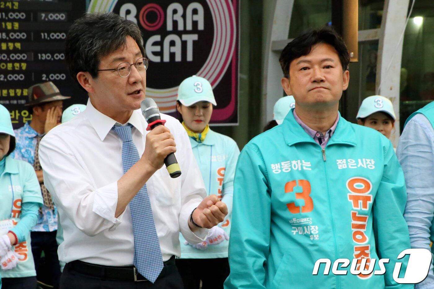 본문 이미지 - 유승민 바른미래당 공동대표가 11일 오후 경북 구미역 광장에서 유능종 구미시장 후보의 지원유세에 나서고 있다. 2018.6.11/뉴스 ⓒ News1 정우용 기자