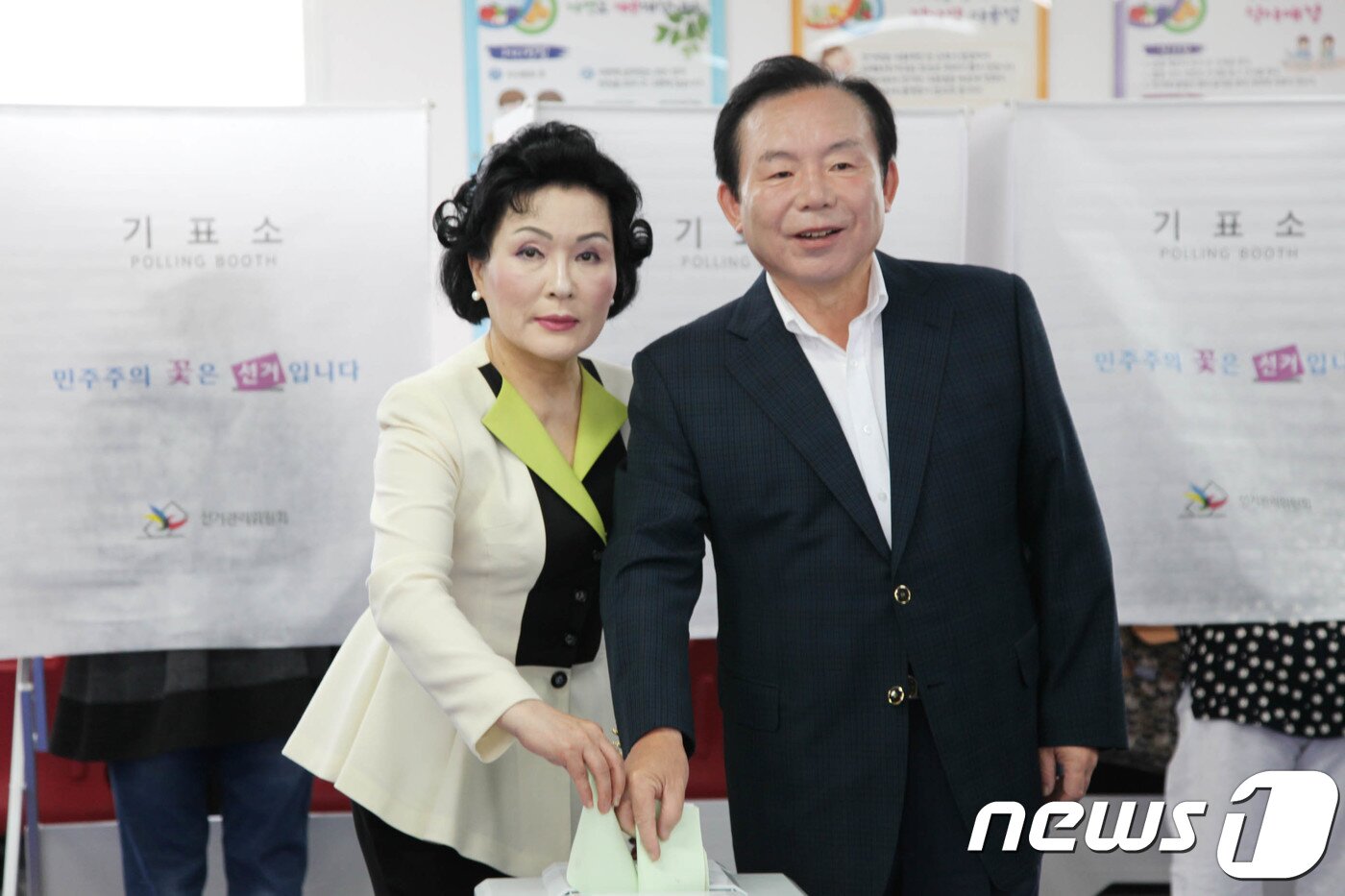 본문 이미지 - 이인제 자유한국당 충남지사 후보. (이인제 캠프제공)2018.6.13/뉴스1 ⓒ News1 주기철 기자
