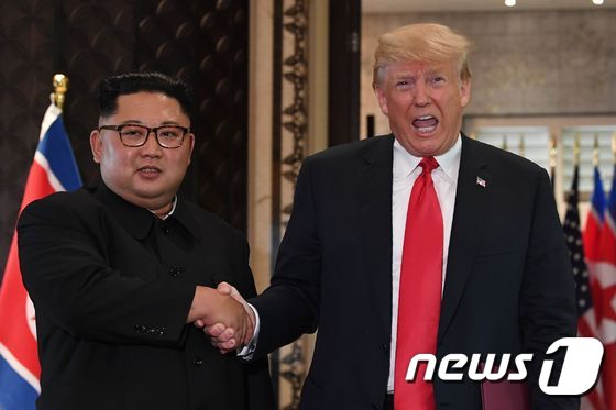 김정은 북한 국무위원장(왼쪽)과 도널드 트럼프 미국 대통령. © AFP=뉴스1