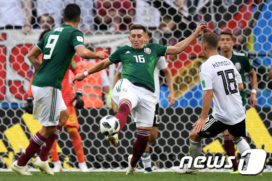 왕성한 활동량과 수비력으로 독일전 승리를 뒷받침한 중앙 미드필더 엑토르 에레라(멕시코). © AFP=News1