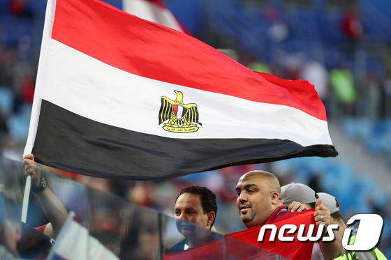 응원하는 이집트 축구팬들