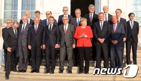 [사진] 프랑스-독일 각료위원회 참석자들 한 자리에