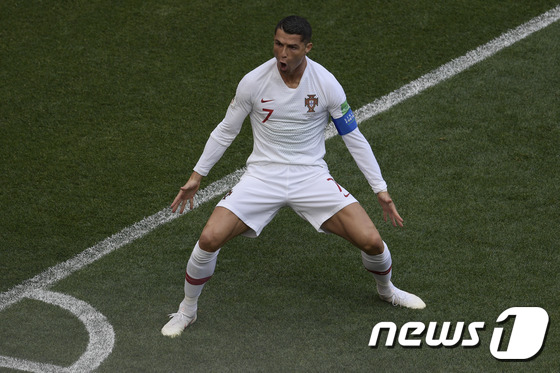 포르투갈의 크리스티아누 호날두가 20일(한국시간) 2018 러시아월드컵 모로코와의 경기에서 골을 넣은 뒤 세리머니를 하고 있다. © AFP=News1