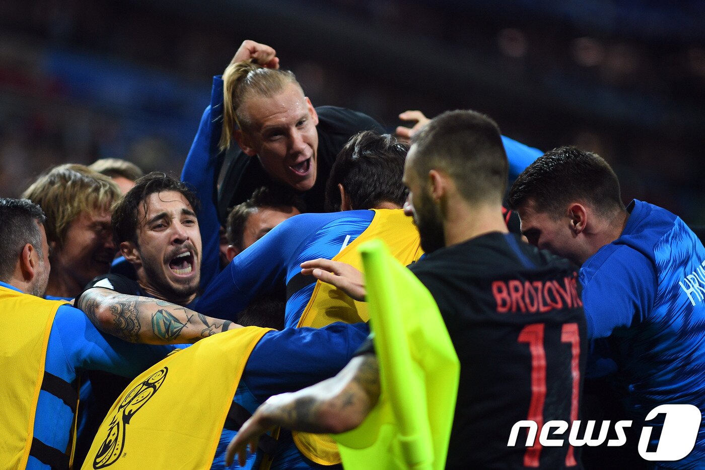 본문 이미지 - 크로아티아 선수들이 22일(한국시간) 러시아 니즈니노보고로드의 니즈니노보고로드 아레나에서 열린 아르헨티나와의 2018 국제축구연맹(FIFA) 러시아 월드컵 D조 조별예선 2차전에서 득점 후 기뻐하고 있다. ⓒ AFP=News1