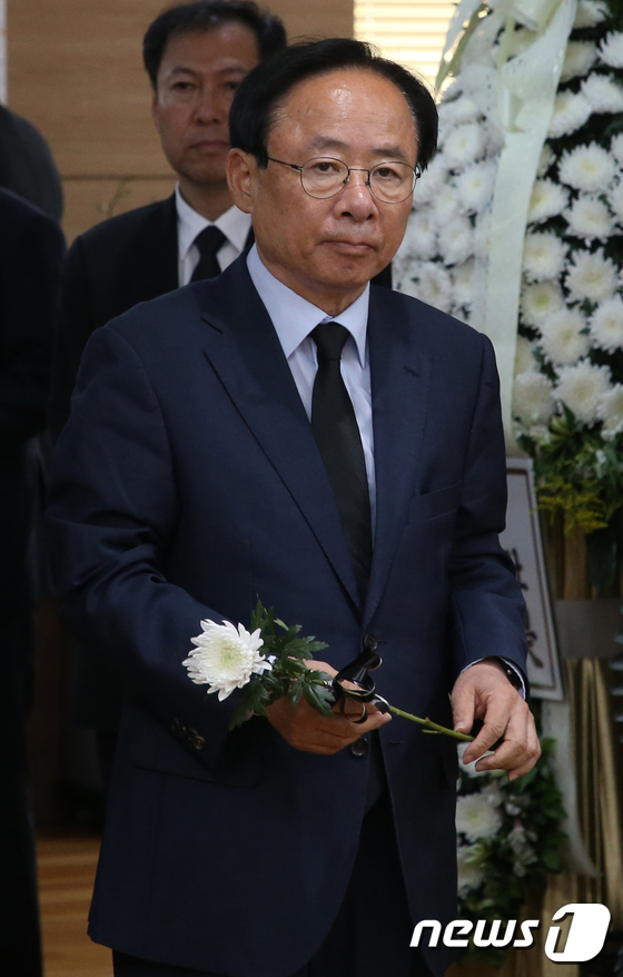 김종필 빈소 찾은 이주영 자유한국당 의원