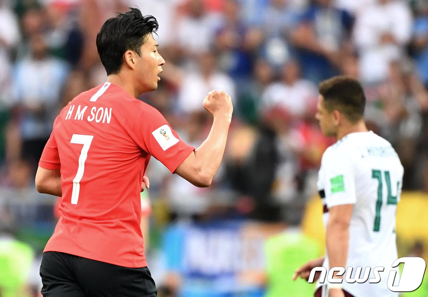 본문 이미지 - 2018 러시아 월드컵에서 멕시코를 상대로 골을 터뜨린 손흥민.  ⓒ 뉴스1 오대일 기자