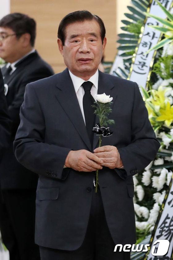 김종필 전 총리 빈소 조문하는 한광옥 전 국민대통합위원회 위원장