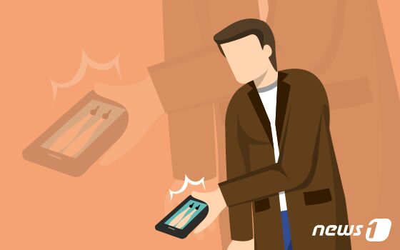 "이상한 사람 만드네" 몰카 잡아뗀 중년男…피해자가 뒤쫓아 증거 잡았다