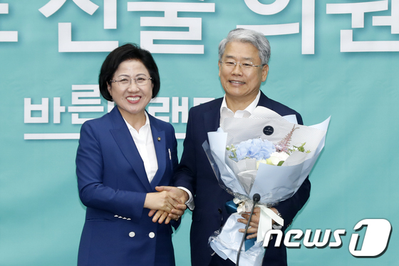 원내대표 임기 마친 김동철 비대위원장