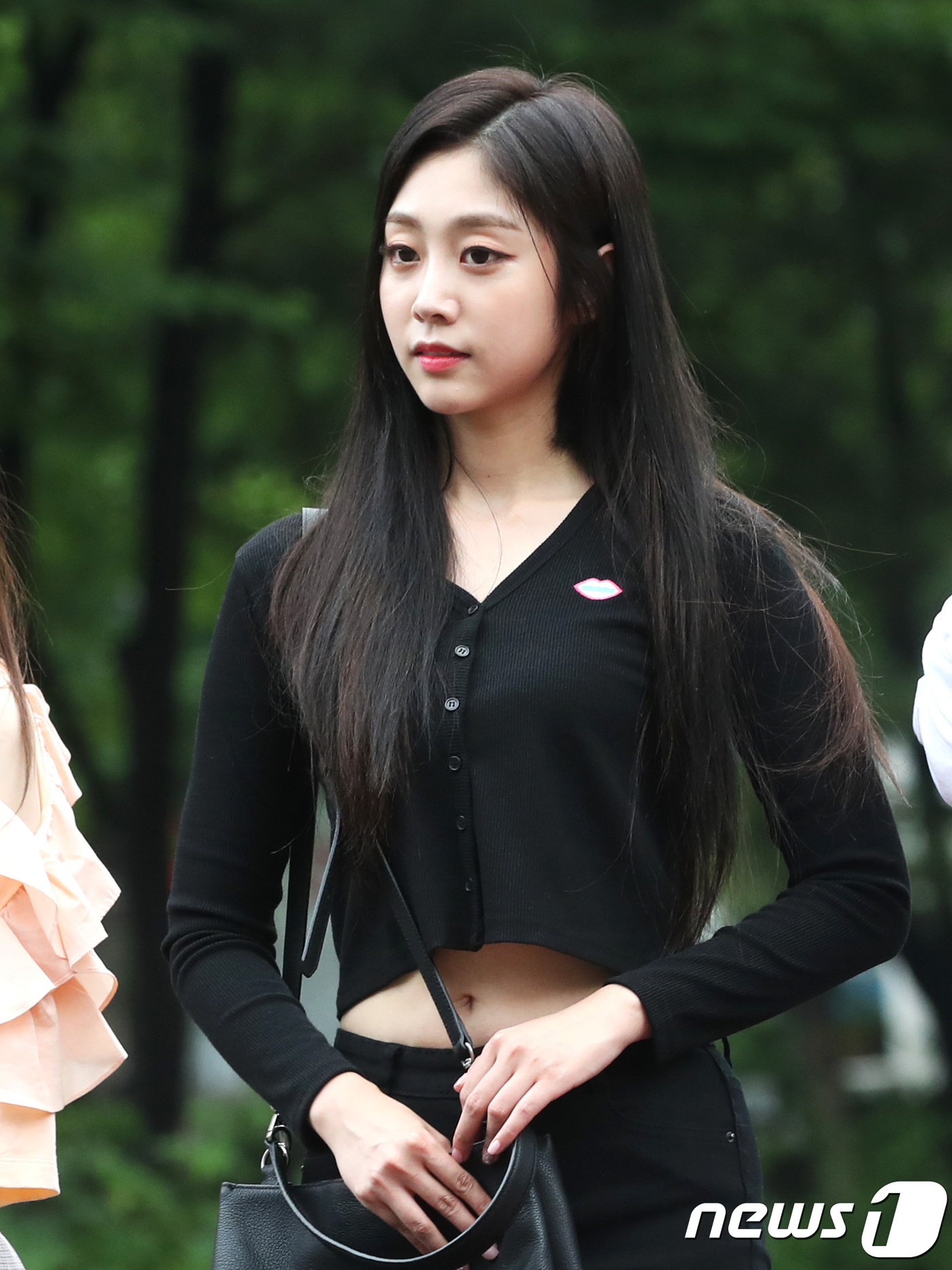 (서울=뉴스1) 권현진 기자 = 러블리즈 서지수가 29일 오전 서울 여의도 KBS 신관 공개홀에서 열린 KBS2 '뮤직뱅크'(뮤뱅) 리허설에 참석해 포즈를 취하고 있다. 2018. …