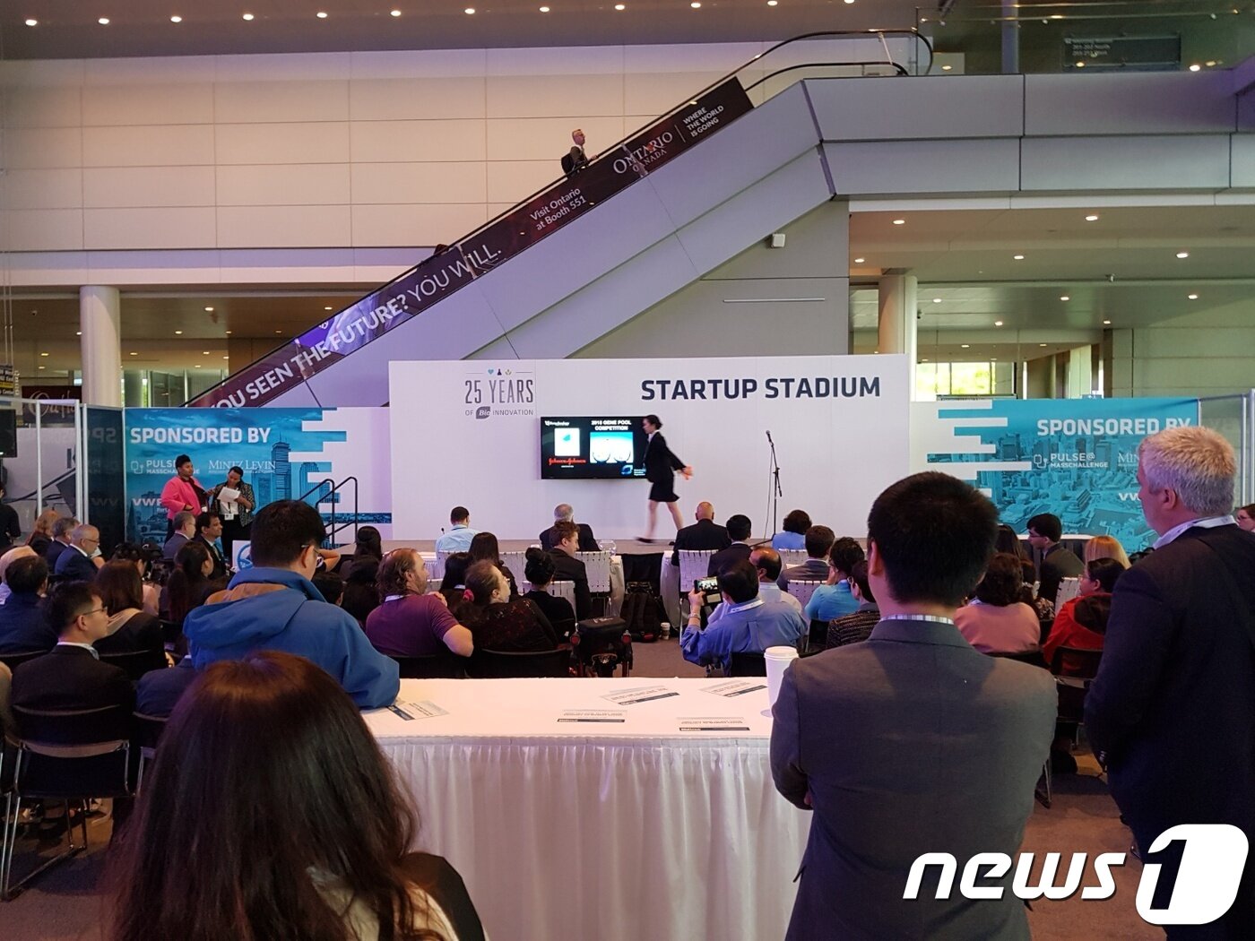 본문 이미지 - 6일(현지시간) 미국 보스턴 컨벤션전시관에서 열린 바이오2018 현장에서 스타트업 소개 현장. ⓒ News1