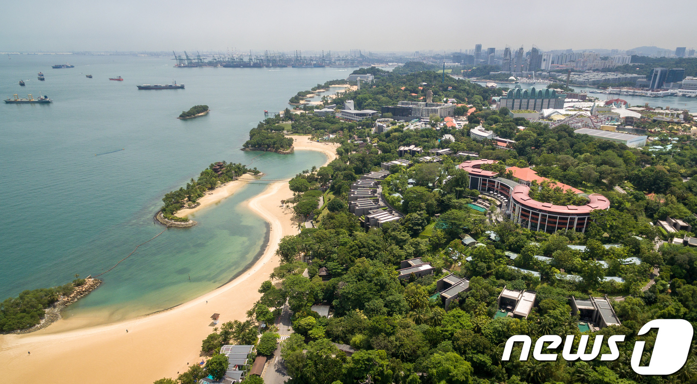 (싱가포르=뉴스1) 유승관 기자 = 북미정상회담을 나흘 앞둔 8일 회담장소로 선정된 싱가포르 센토사섬 내 카펠라호텔과 팔라완 해변 모습.김정은 북한 국무위원장과 도널드 트럼프 미국 …