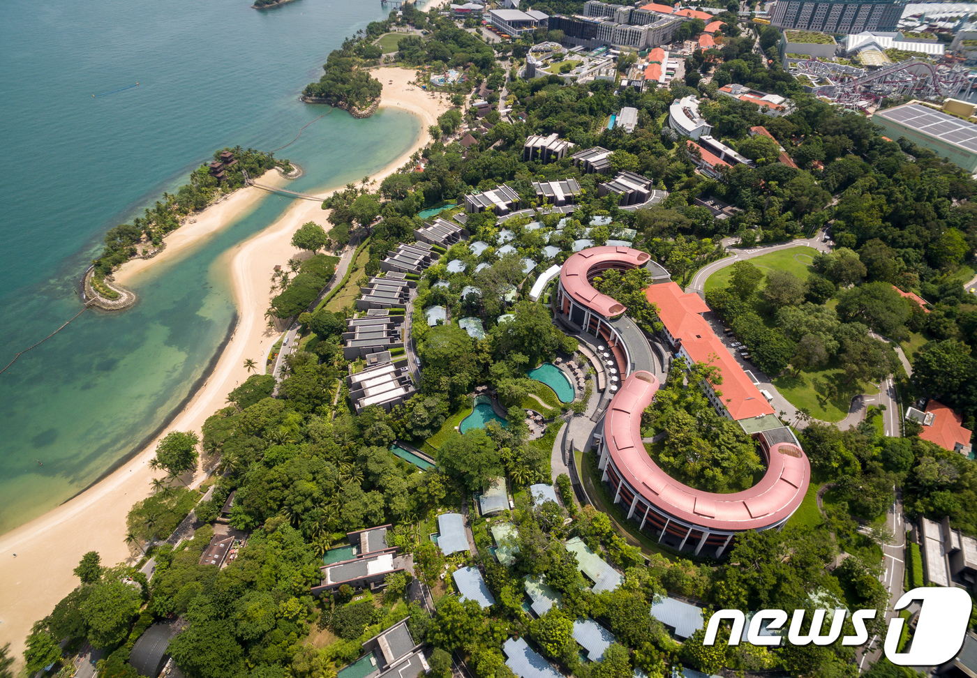 (싱가포르=뉴스1) 유승관 기자 = 북미정상회담을 나흘 앞둔 8일 회담장소로 선정된 싱가포르 센토사섬 내 카펠라호텔과 팔라완 해변 모습.김정은 북한 국무위원장과 도널드 트럼프 미국 …