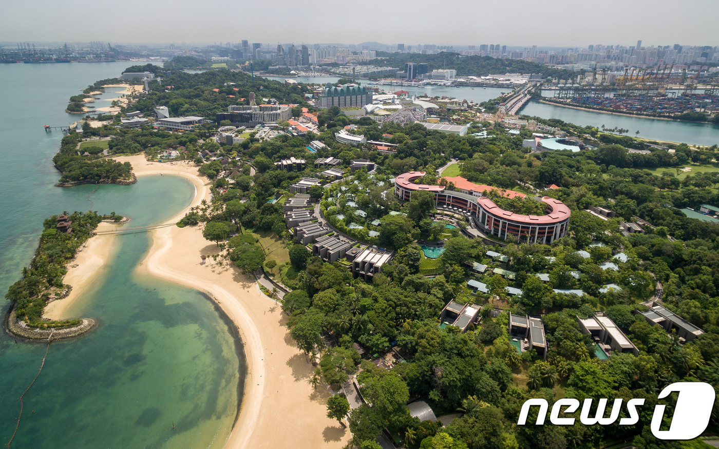 (싱가포르=뉴스1) 유승관 기자 = 북미정상회담을 나흘 앞둔 8일 회담장소로 선정된 싱가포르 센토사섬 내 카펠라호텔과 팔라완 해변 모습.김정은 북한 국무위원장과 도널드 트럼프 미국 …