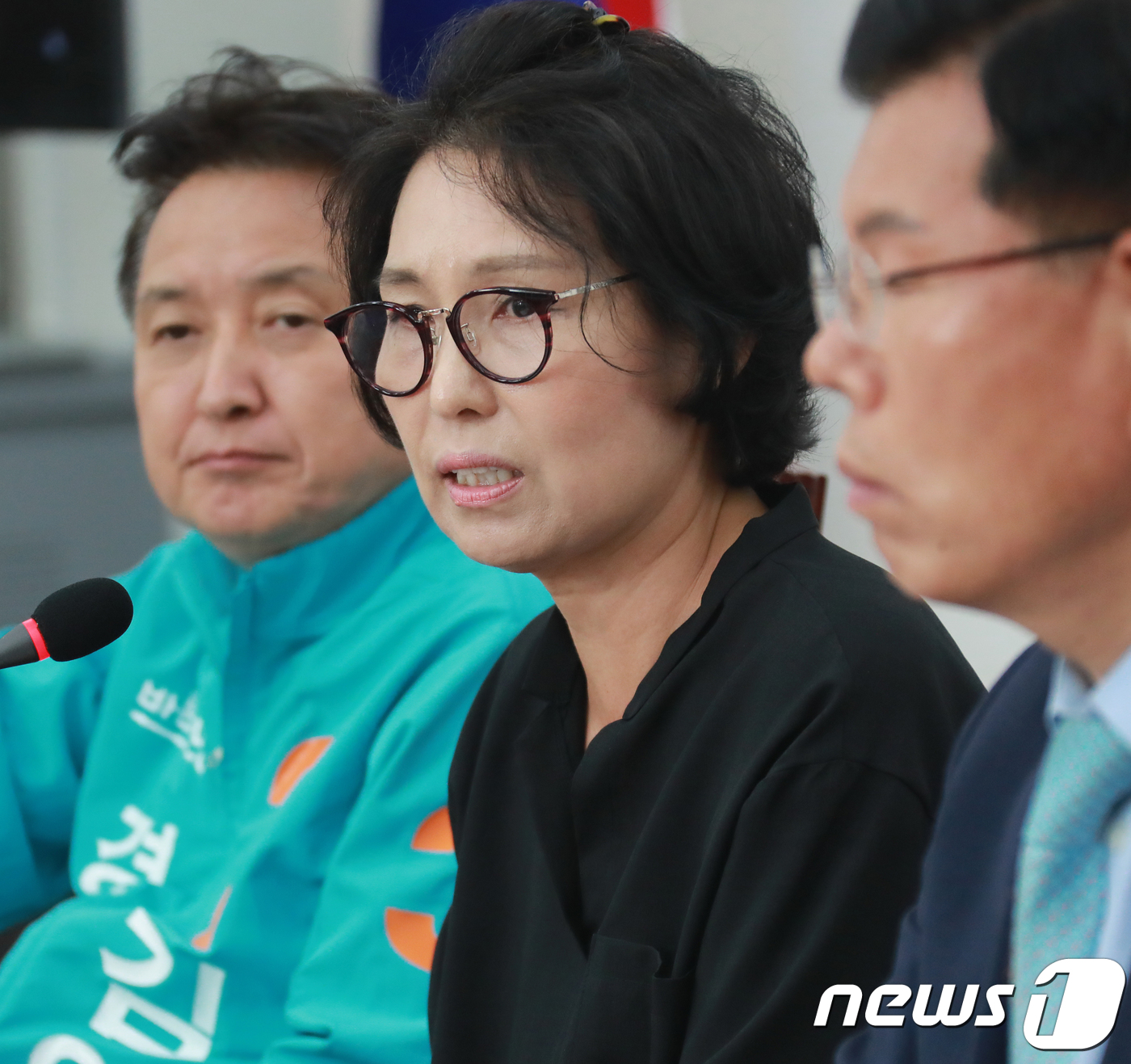 (서울=뉴스1) 이동원 기자 = 이재명 더불어민주당 경기도지사 후보 형수 박인복씨가 8일 서울 여의도 국회에서 기자회견을 열고 이재명 후보의 '형수 욕설 논란'과 관련한 거짓 해명 …