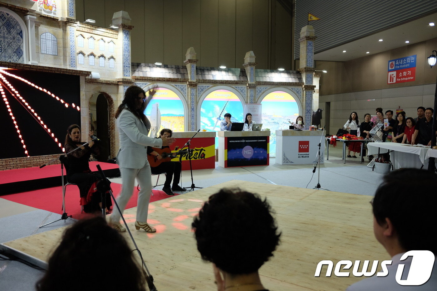 본문 이미지 - 스페인 부스에서 플라멩코 공연이 펼쳐진다ⓒ News1