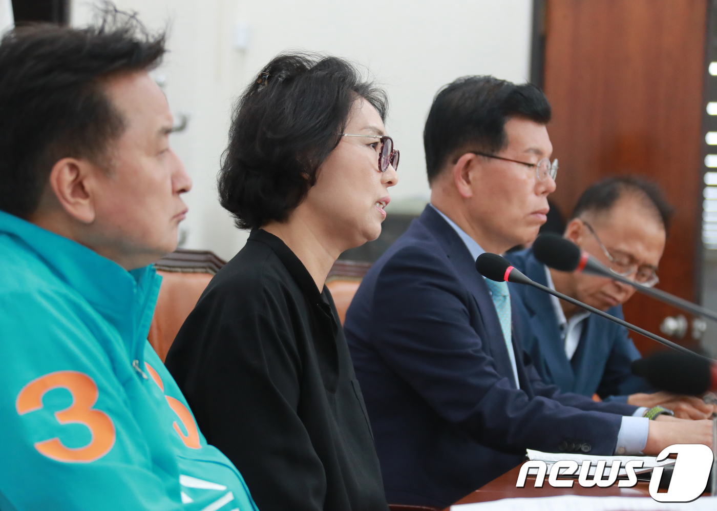 (서울=뉴스1) 이동원 기자 = 이재명 더불어민주당 경기도지사 후보 형수 박인복씨가 8일 서울 여의도 국회에서 기자회견을 열고 이재명 후보의 '형수 욕설 논란'과 관련한 거짓 해명 …