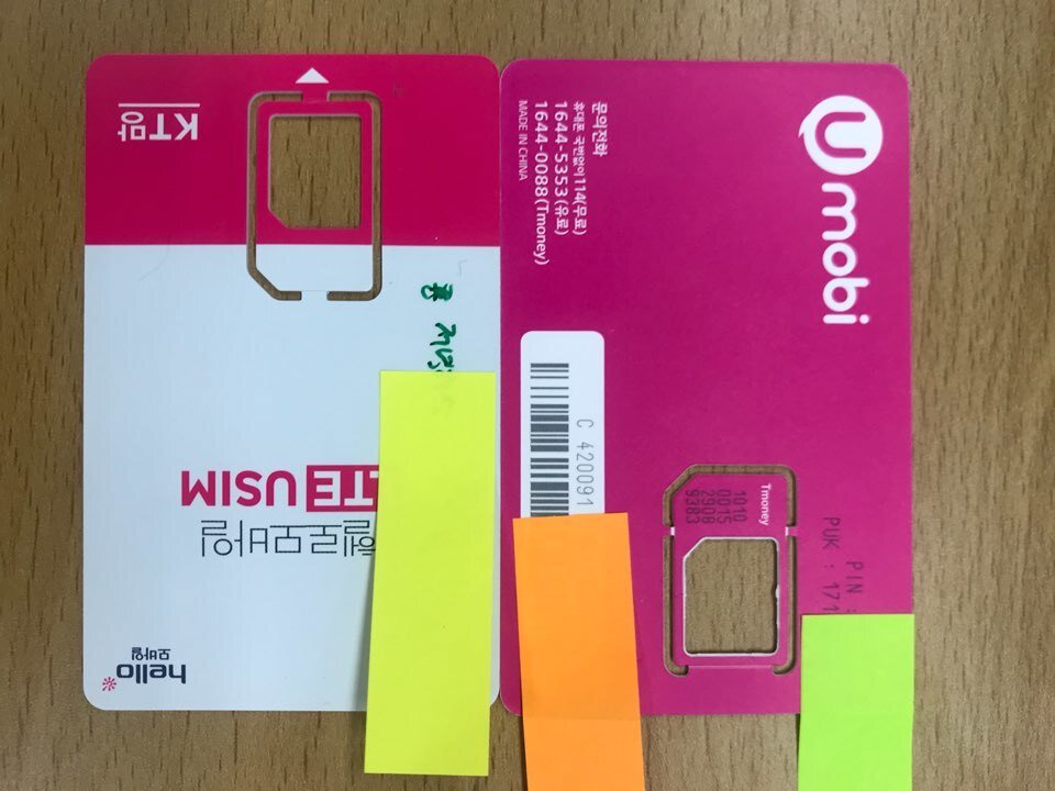 본문 이미지 - 허익범 특별검사팀이 10일 경기도 파주시 소재 느릅나무출판사 건물 1층 쓰레기 더미에서 발견한 유심칩을 뺀 카드형케이스. 시리얼번호와 PIN 번호 및 경제적 공진화 모임 회원 추정 닉네임이 기재돼있는 모습. (특검팀 제공).