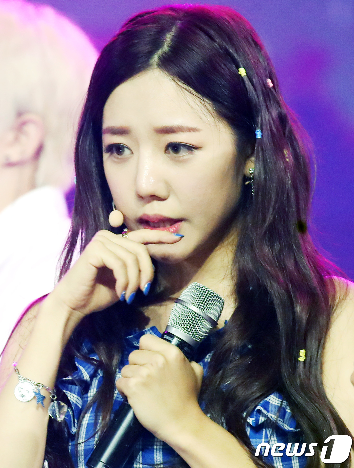 (일산=뉴스1) 권현진 기자 = 에이핑크 김남주가 11일 오후 일산 MBC드림센터에서 생방송으로 열린 MBC뮤직의 ‘쇼 챔피언'(쇼챔)에 출연해 1위를 차지한 뒤 눈물을 글썽이고 …