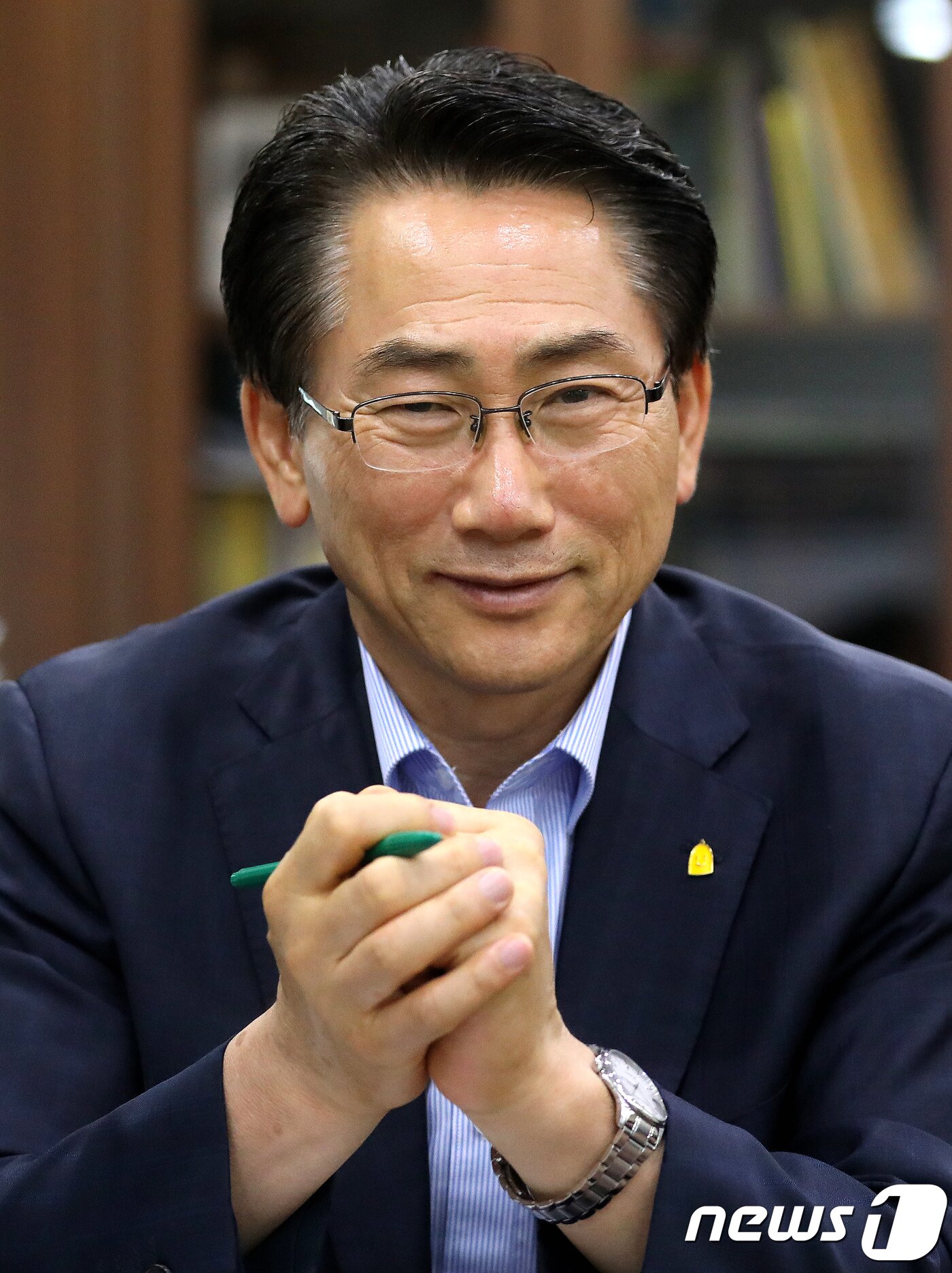 본문 이미지 - 김영종 종로구청장이 12일 서울 종로구청 집무실에서 뉴스1과 인터뷰를 갖고 있다. 2018.7.12/뉴스1 ⓒ News1 박지혜 기자
