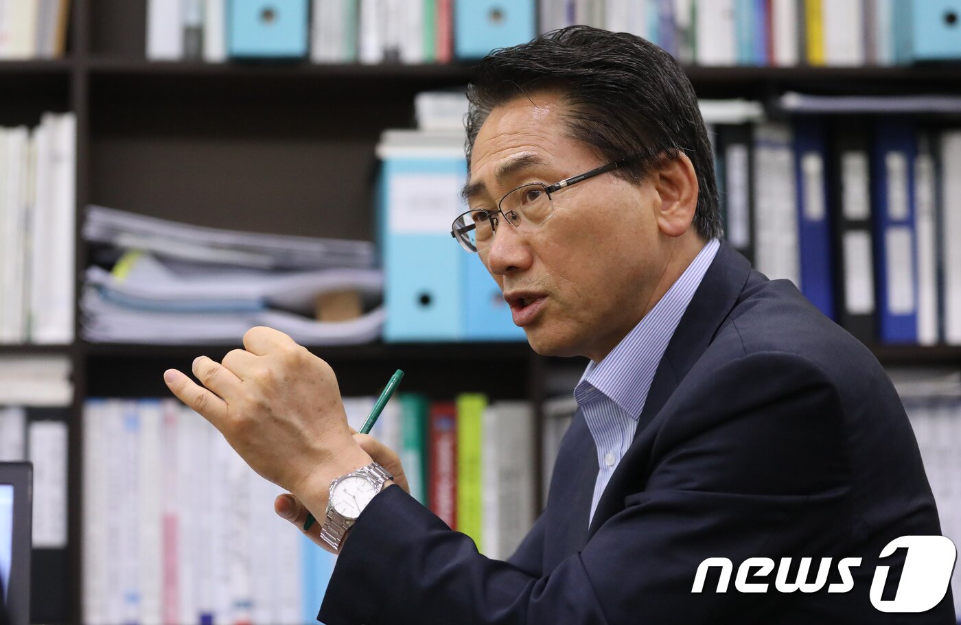 본문 이미지 - 김영종 종로구청장이 12일 서울 종로구청 집무실에서 뉴스1과 인터뷰를 갖고 있다. 2018.7.12/뉴스1 ⓒ News1 박지혜 기자