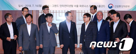12대 기업 CEO 만난 백운규 산업부 장관