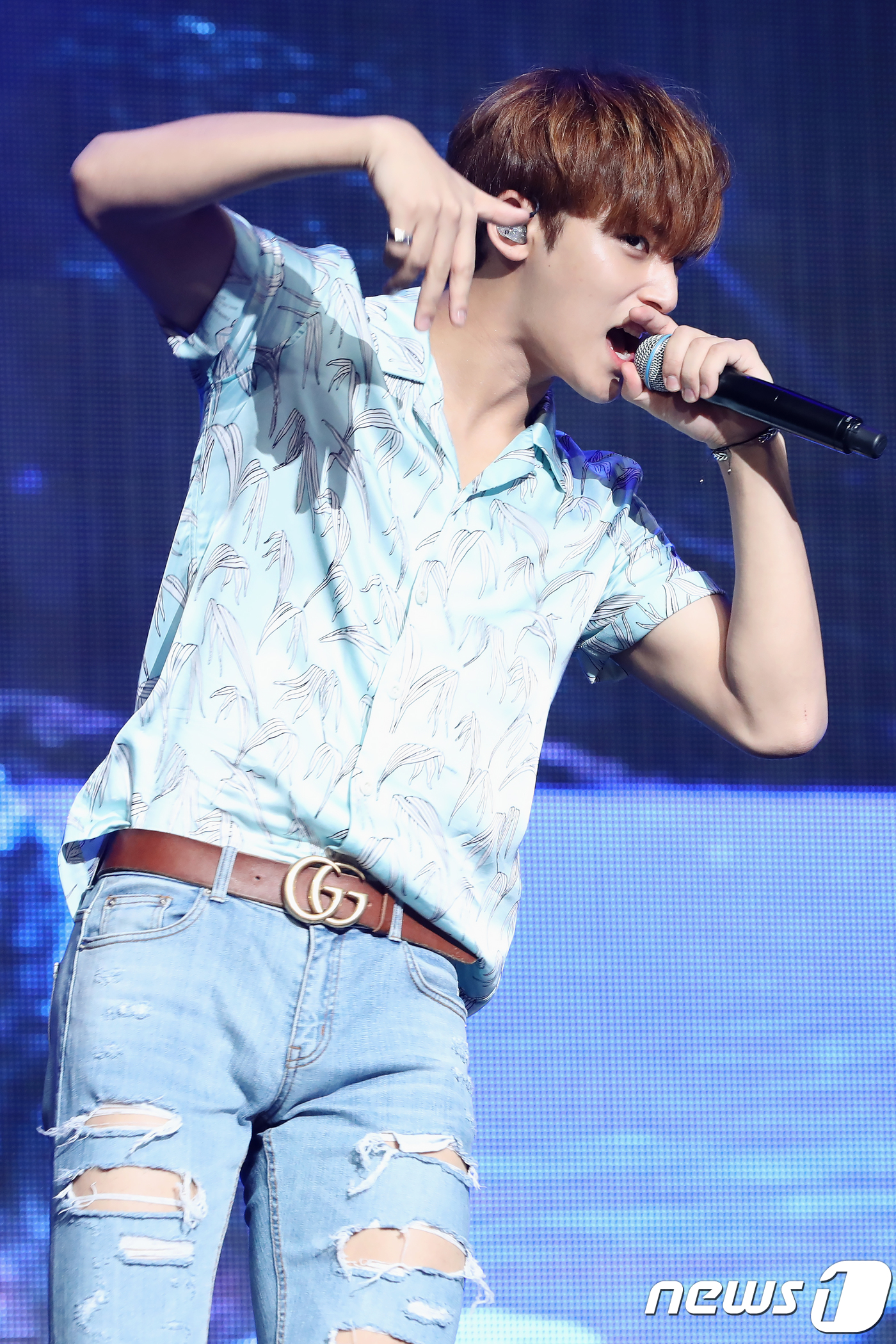 (서울=뉴스1) 강고은 에디터 = 세븐틴 민규가 16일 오후 서울 용산구 블루스퀘어 아이마켓홀에서 진행된 미니 5집 앨범 '유 메이크 마이 데이(YOU MAKE MY DAY)' 쇼 …