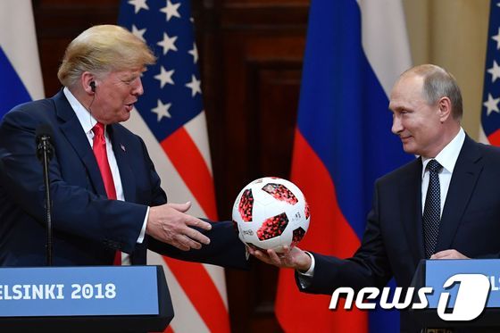 [사진] 푸틴, 트럼프에 “2026 월드컵 성공적 개최를”