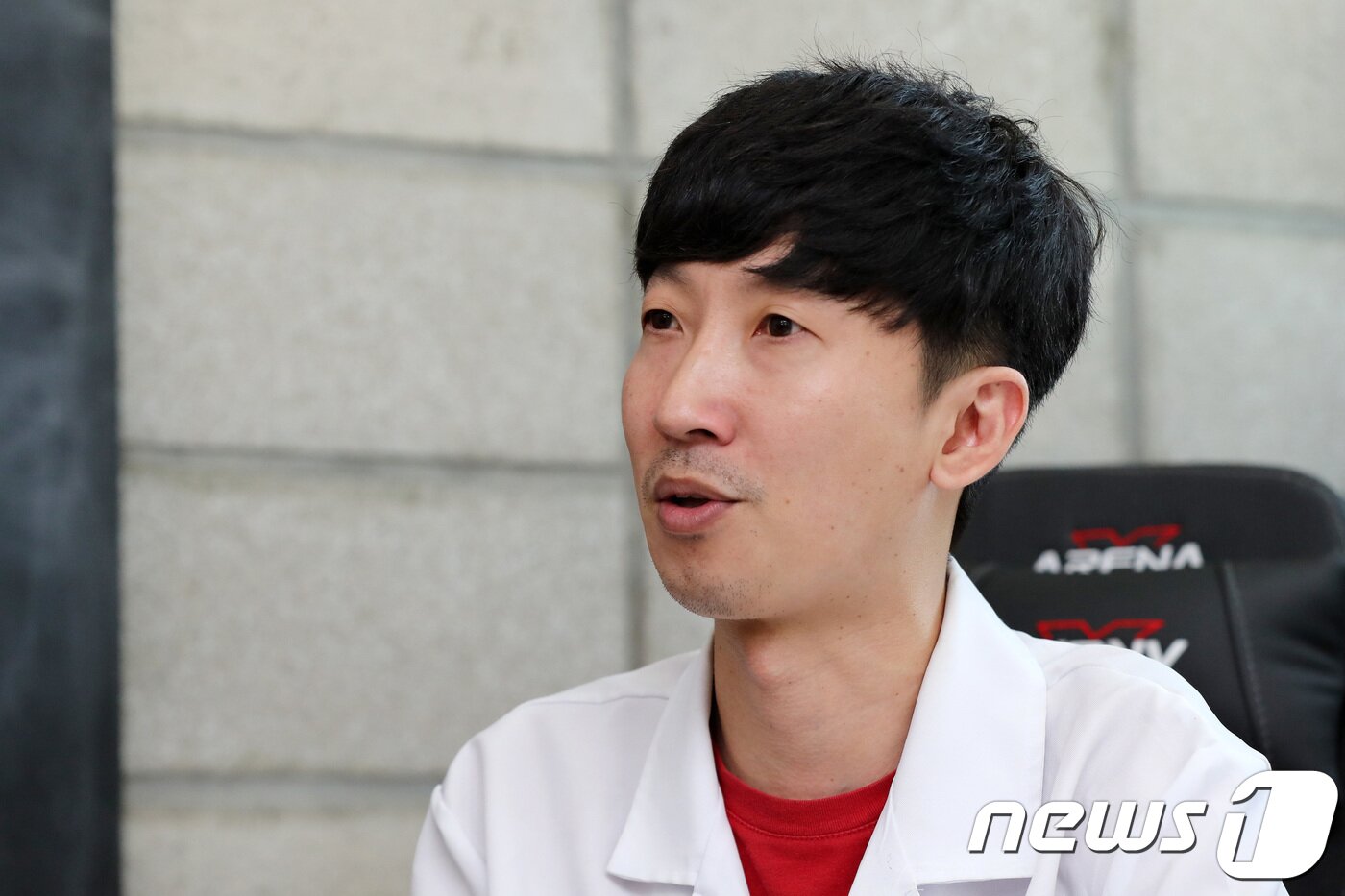 본문 이미지 - 이성동 건프라연구소 소장이 20일 오후 서울 마포구 건프라연구소 공방에서 뉴스1과 인터뷰를 하고 있다. 2018.7.21/뉴스1 ⓒ News1 박지수 기자