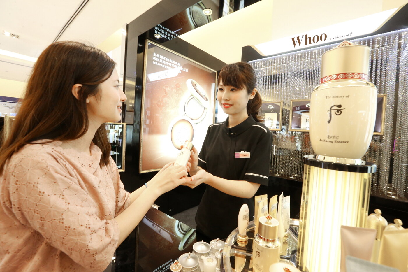 본문 이미지 - 대만 Taipei city hall역 소재 통일시대백화점 1층에 입점한 후 매장 사진. ⓒ News1