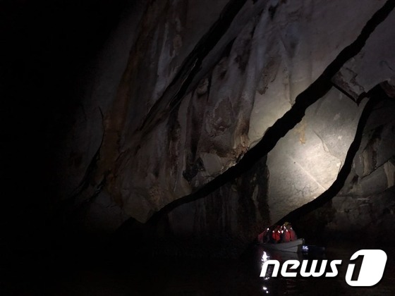 지하강 동굴 내부에 있는 암석의 모습. 가이드들의 설명을 들으며 지나가다 보면 다양한 형상의 암석을 발견할 수 있다. © News1 문대현 기자