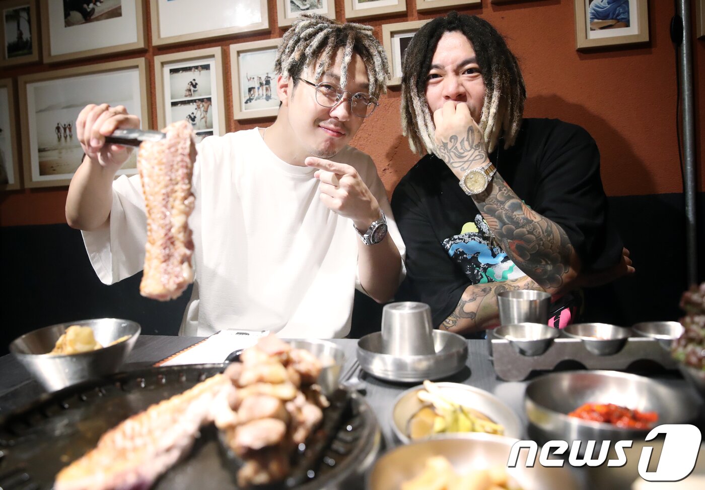 본문 이미지 - 2018.7.25.서울 홍대 하하김종국의 401. 레게 강 같은 평화 하하, 스컬(오른쪽) 인터뷰. ⓒ News1 권현진 기자