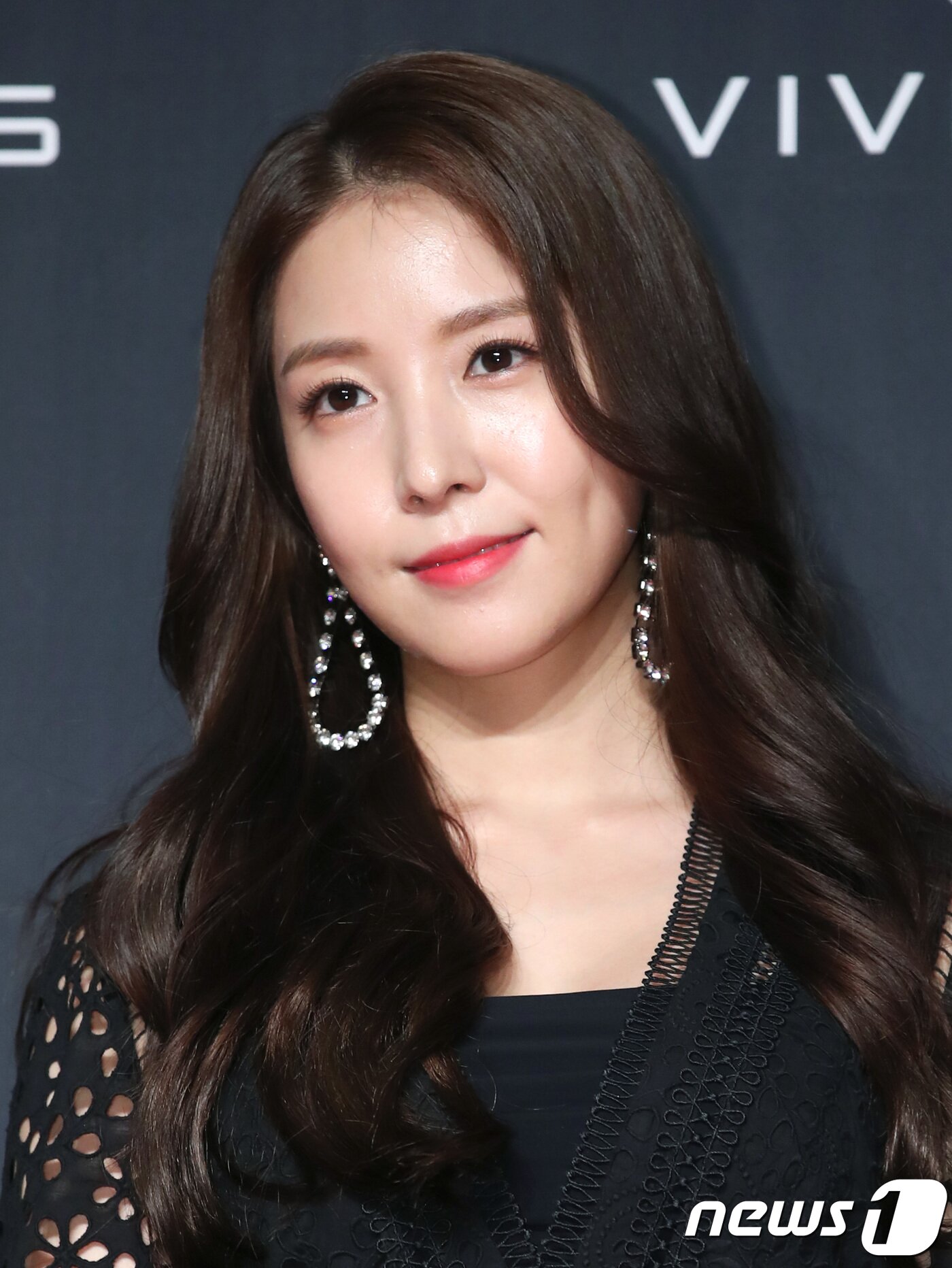 본문 이미지 - 가수 보아가 26일 오후 그랜드 하얏트 서울에서 열린 코스메틱 브랜드 비브라스(VIVLAS) 뷰티 쇼케이스에 참석해 포즈를 취하고 있다. 2018.7.26./뉴스1 ⓒ News1 권현진 기자