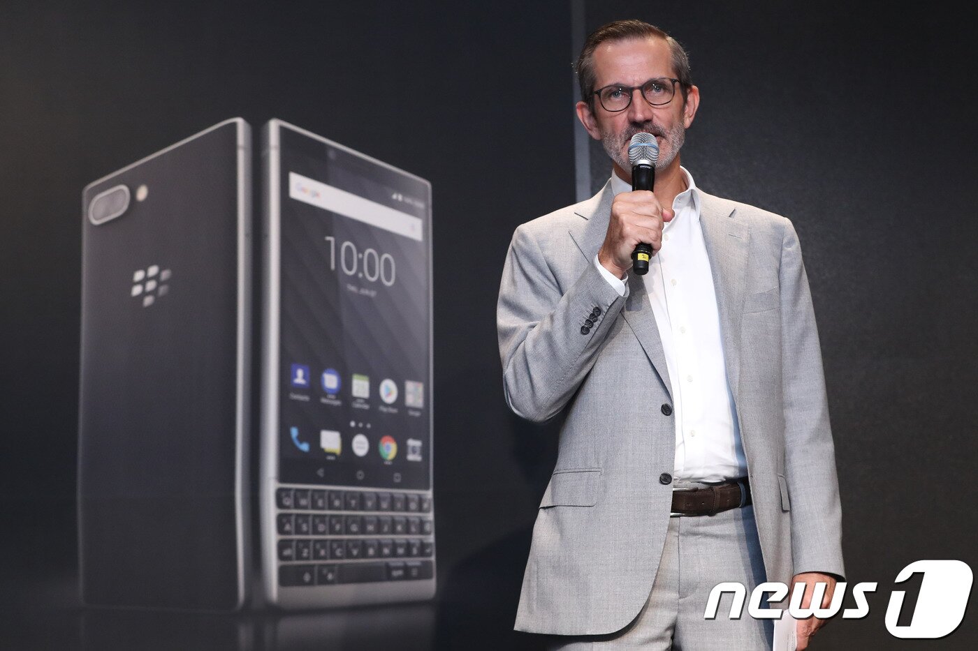 본문 이미지 - 지난 2018년 7월27일 서울 중구 서울 웨스틴조선호텔에서 열린 블랙베리 키투 국내런칭 기념 기자간담회에서 방한한 알란 르준 블랙베리 모바일 글로벌 대표가 인사말을 하고 있다. 2018.7.27/뉴스1 ⓒ News1 성동훈 기자