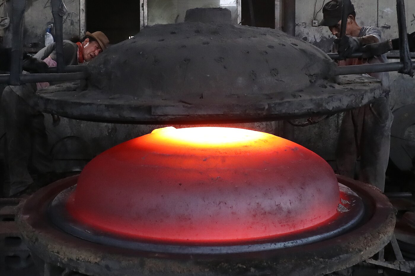 본문 이미지 - 주물 가마솥공장 모습(사진은 기사 내용과 직접 관련이 없음) / 뉴스1 DB ⓒ News1