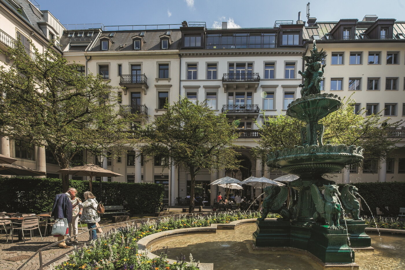 본문 이미지 - 구시가지 안에 자리한 호텔