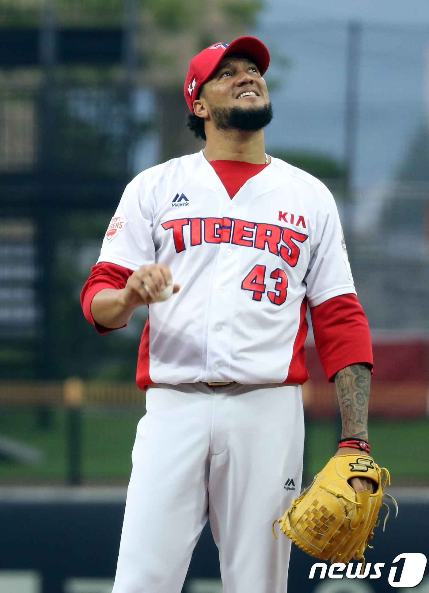 (광주=뉴스1) 한산 기자 = 5일 오후 광주 북구 광주-기아챔피언스필드에서 열린 '2018 신한은행 마이카 KBO리그' 프로야구 한화 이글스와 KIA 타이거즈 경기에서 KIA 선 …