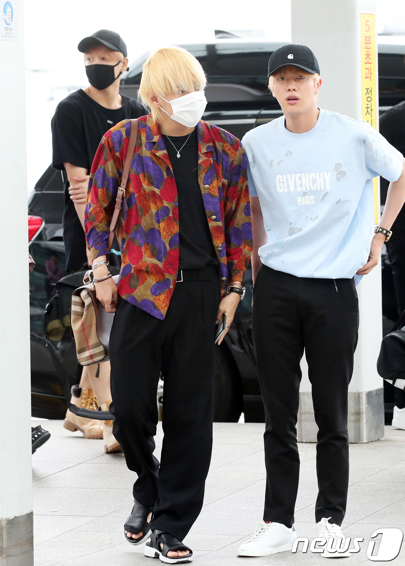 정국-뷔-진, 많은 팬들에 '깜짝' - 뉴스1