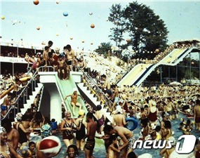 (서울=뉴스1) = 서울역사박물관은 근대 이전부터 현대에 이르기까지 물놀이의 변천사를 소개한 ‘서울이 물에 빠져든 날' 로비전시’ 이달 말까지 무료로 개최한다고 1일 전했다. 사진 …