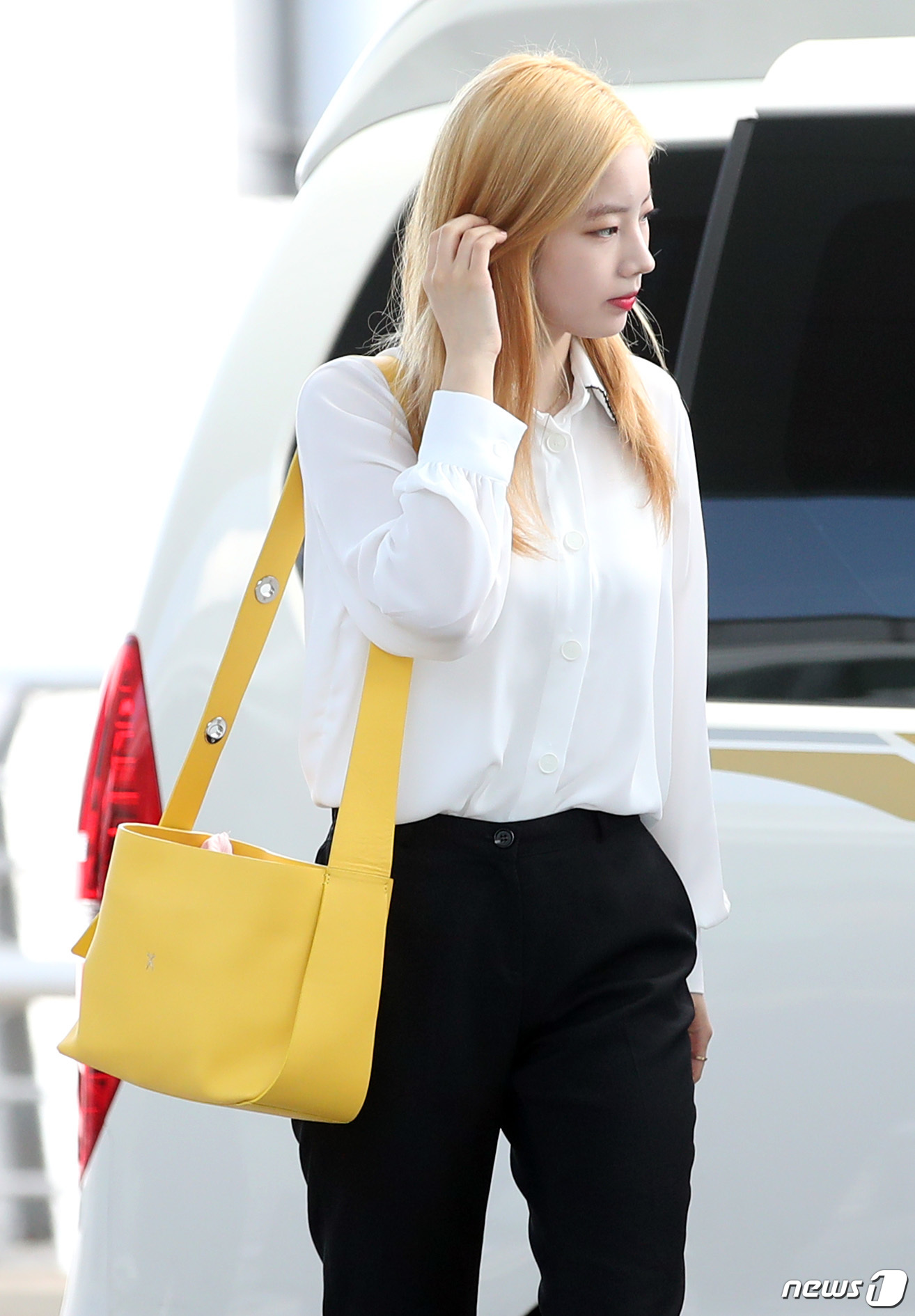 (인천공항=뉴스1) 권현진 기자 = 트와이스 다현이  '케이콘 2018 LA(KCON 2018 LA)' 참석차 10일 오후 인천국제공항을 통해 미국으로 출국하고 있다. 2018.8 …