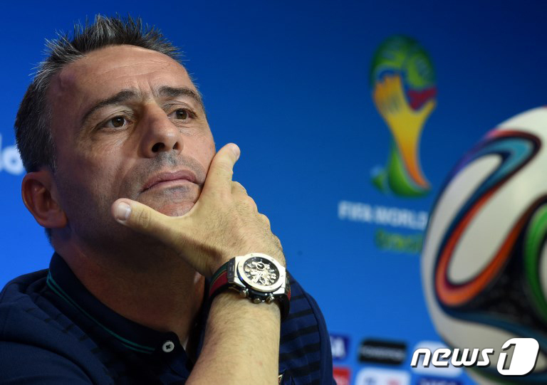 (AFP=뉴스1) = 대한축구협회가 파울루 벤투(49) 전 포르투갈 대표팀 감독을 신임 대표팀 사령탑으로 선임했다.벤투 감독은 2010년 포르투갈A대표팀을 맡아 유로2012 4강 …