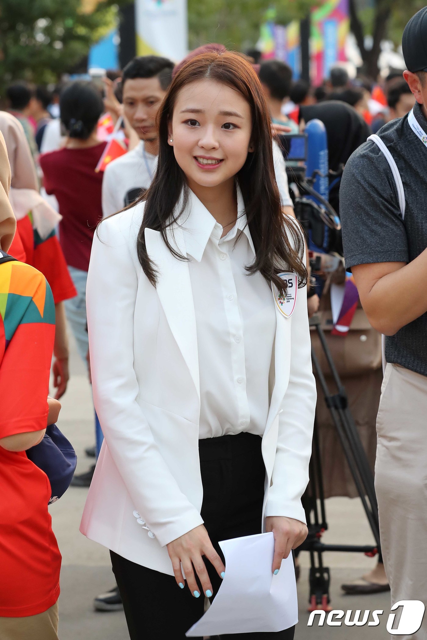 (자카르타(인도네시아)=뉴스1) 임세영 기자 = 2018 자카르타·팔렘방 아시안게임 개막식이 열리는 18일 오후 인도네시아 자카르타 겔로라 붕 카르노 주경기장 앞에서 손연재 KBS …